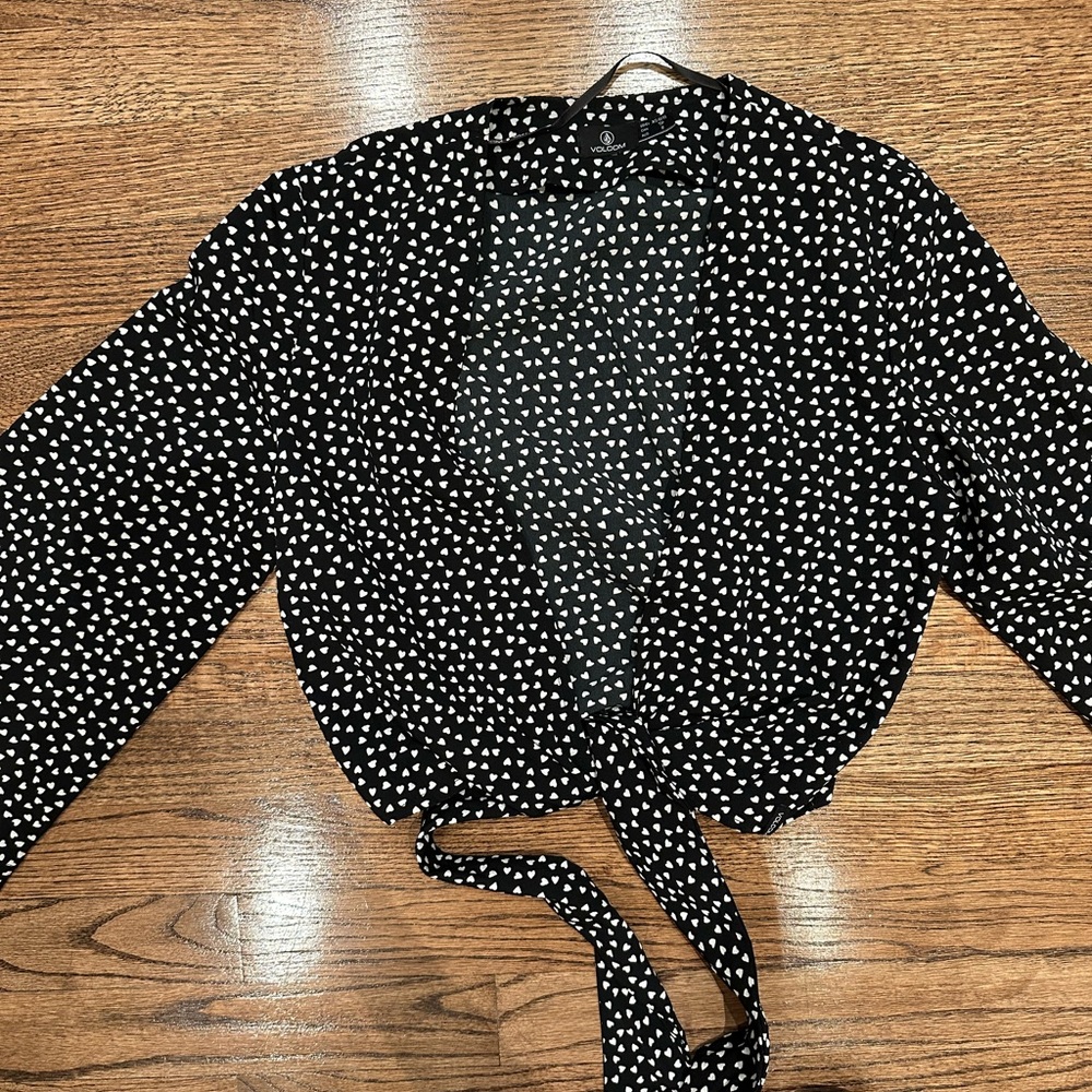 Hot EUC Volcom tie wrap top - Picture 7 of 7